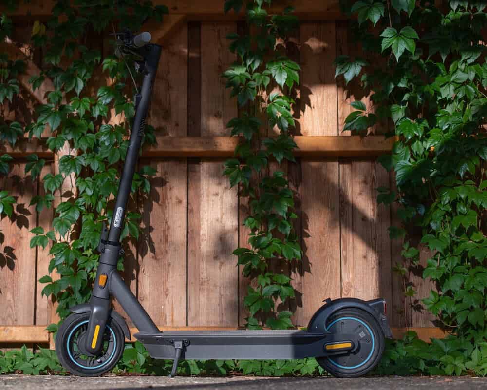 Peut-on utiliser une trottinette classique pour faire de la cani-trottinette ?