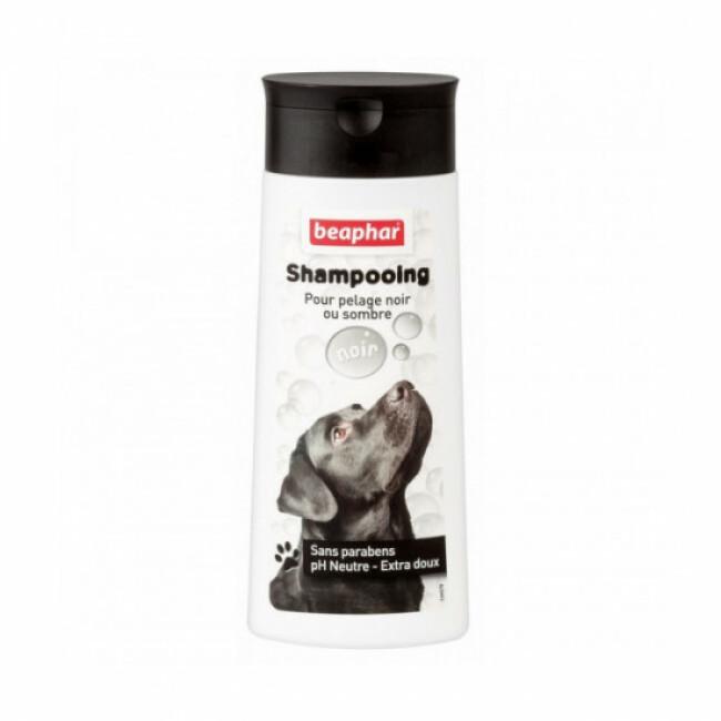 Shampooing colorant poils noirs et sombres Béaphar pour chien et chat